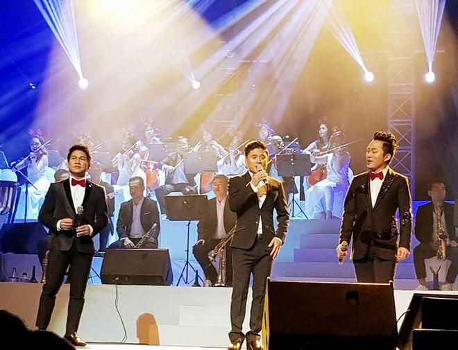 Tùng Dương đeo cánh thiên thần hát bolero trong đêm Giáng sinh